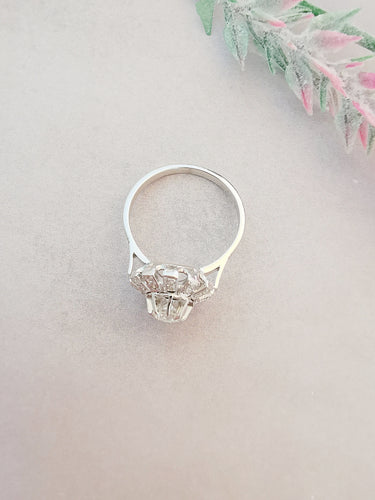 Bague Bague Fleur Ancienne Diamants Or Blanc 58 Facettes AA 1480