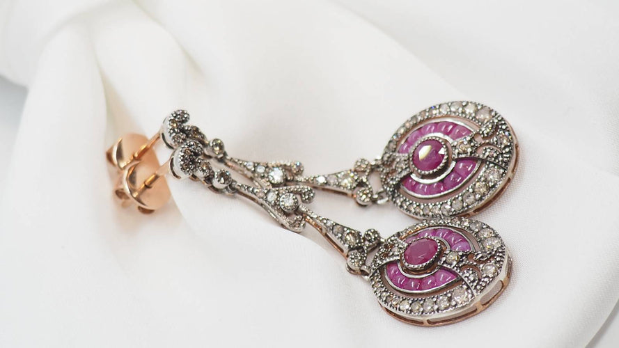 Boucles d'oreilles Boucles d'oreilles en or rose et argent, rubis et diamants 58 Facettes 30351