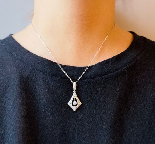 Collier Pendentif diamants et chaine époque Art Déco 58 Facettes