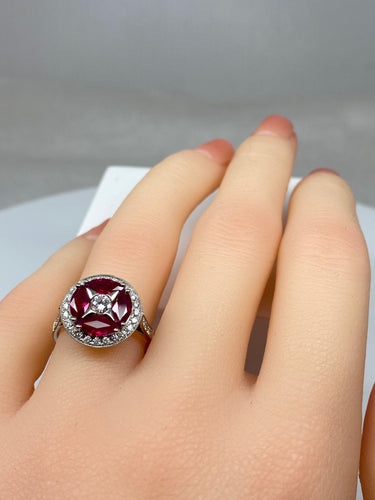 Bague Bague en Or jaune, Rubis navettes & diamants 58 Facettes