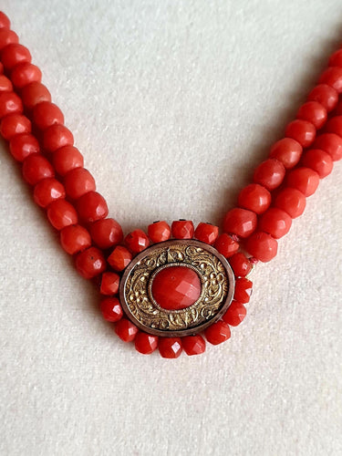 Collier Collier ancien 2 rangs de corail facetté avec motif central - 19ème siècle 58 Facettes