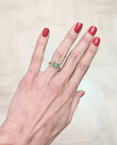 Bague 54 DJULA Bague étoile or et saphirs verts 58 Facettes