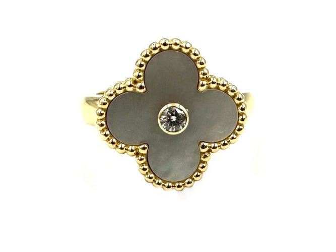 Bague 50 VAN CLEEF & ARPELS. Bague Alhambra vintage or, nacre et diamant 58 Facettes