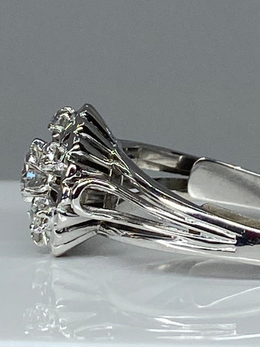 Bague 63 Bague Or blanc, diamants 58 Facettes