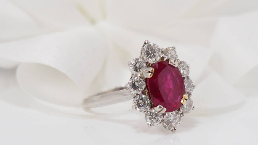 Bague Bague marguerite or blanc rubis ovale et diamants 58 Facettes 30987