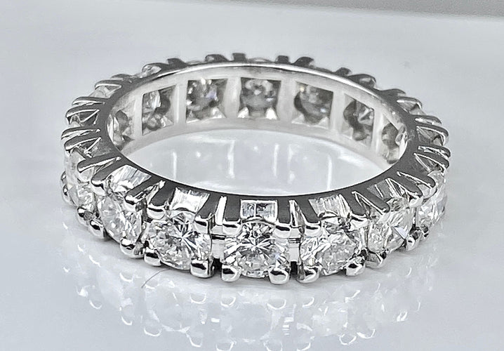 Bague 55 Alliance en or blanc 18 carats sertie de 16 diamants environ 2,80/3 carats 58 Facettes AB276