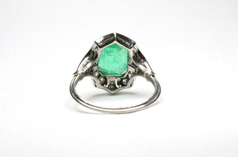 Bague 53.5 Bague style Art Déco Platine Diamants et Emeraude 58 Facettes