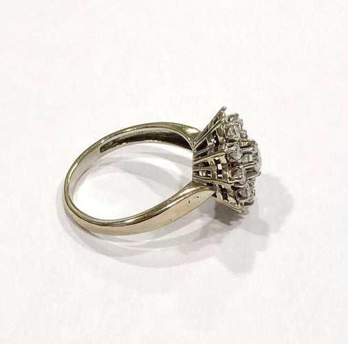 Bague Bague en platine fleur diamants 58 Facettes