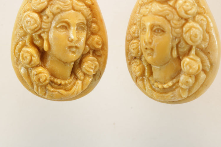 Boucles d'oreilles Boucles d'oreilles antiques en or camées de lave 58 Facettes 7438