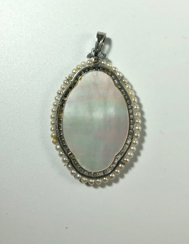 Pendentif Pendentif nacre, diamants, perles 58 Facettes 38