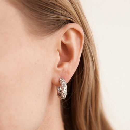 Boucles d'oreilles Créoles pavées de diamants 58 Facettes P98L13