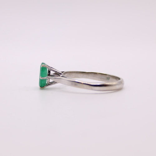 Bague Solitaire or blanc Emeraude ovale 58 Facettes