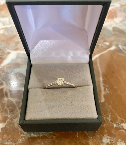 Bague Bague Solitaire Diamant 0.33 Carats Or Gris 58 Facettes BD73