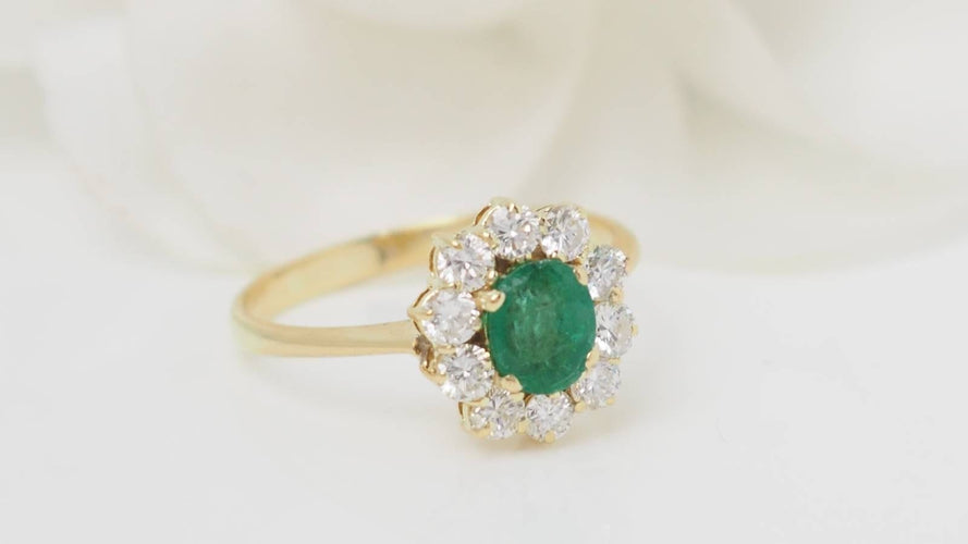 Bague 56 Bague marguerite en or jaune, émeraude et diamants 58 Facettes 32535