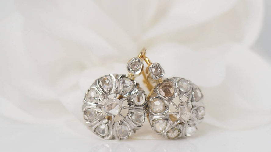 Boucles d'oreilles Dormeuses en or bicolore serties de diamants 58 Facettes 31425