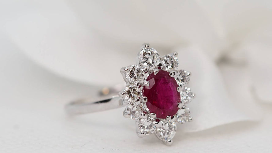 Bague Bague Marguerite or blanc et platine, rubis et diamants 58 Facettes 30387