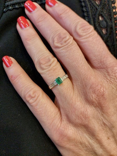 Bague 56 BAGUE ÉMERAUDE ET DIAMANTS 58 Facettes 074111