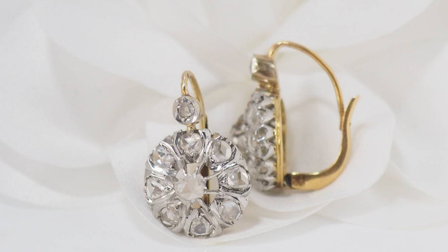 Boucles d'oreilles Dormeuses en or bicolore serties de diamants 58 Facettes 31425