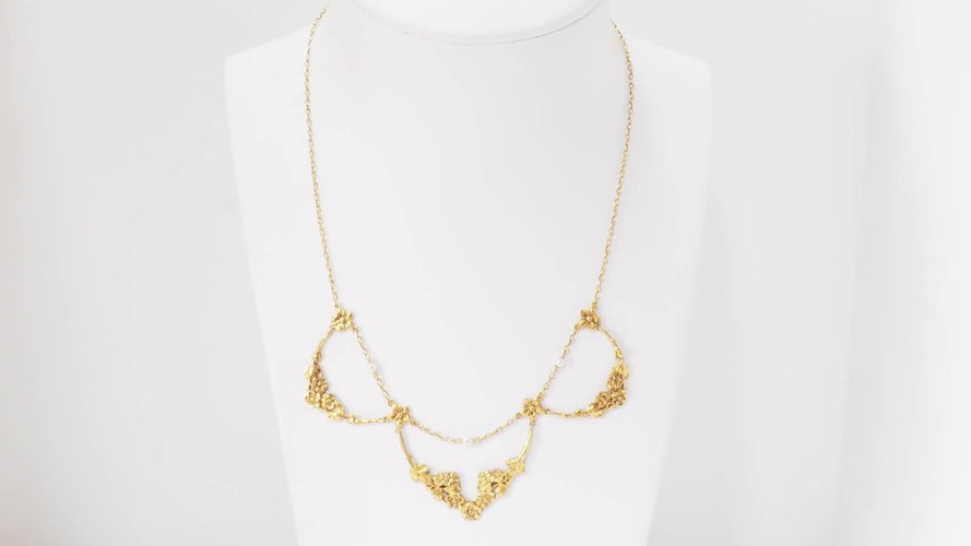 Collier Collier draperie en or jaune et perles 58 Facettes 32204