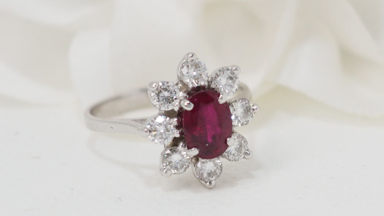 Bague 56 Bague entourage or blanc rubis ovale diamants 58 Facettes 32327