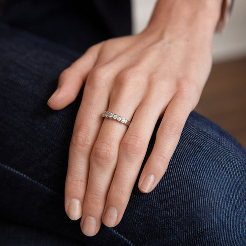 Bague 52 Demi Alliance Or Blanc Diamants 58 Facettes