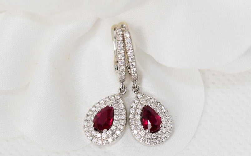 Boucles d'oreilles Boucles d'oreilles en or blanc, rubis poire et diamants 58 Facettes 30758