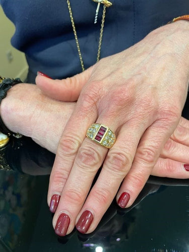 Bague Bague moderne, rubis et diamants 58 Facettes 061571
