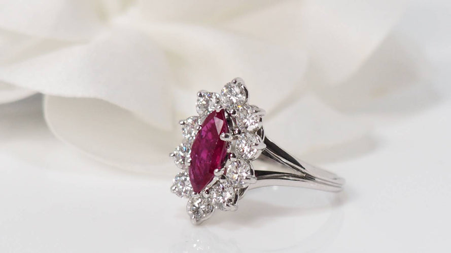 Bague 51 Bague marquise or blanc, rubis navette et diamants 58 Facettes 31031