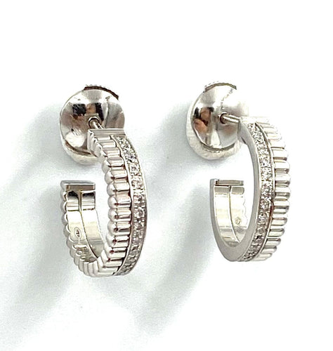 Boucles d'oreilles Boucheron. Collection Quatre Radiant Édition, créoles or blanc et diamants 58 Facettes