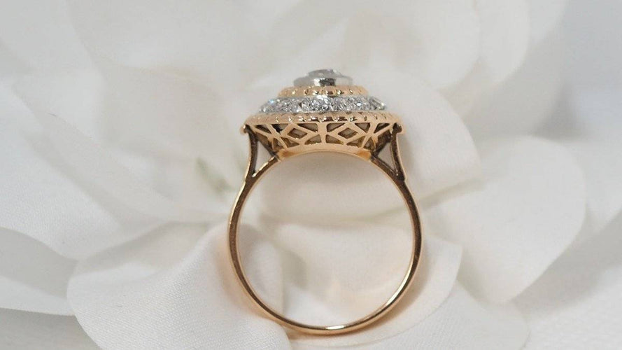 Bague Bague Rétro entourage or bicolore diamants 58 Facettes 30851