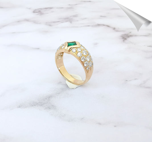 Bague Bague en or jaune, émeraude, diamants 58 Facettes AA 1553