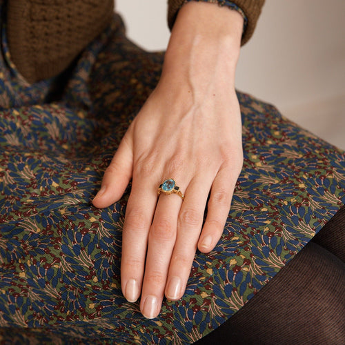 Bague 53 Bague en or jaune topaze & saphir 58 Facettes