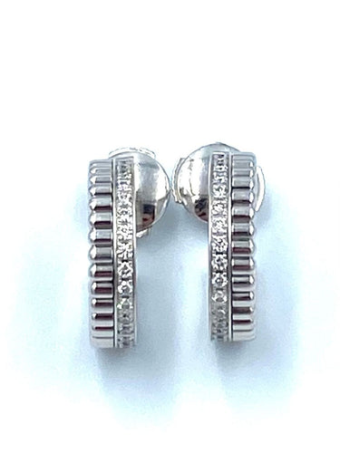 Boucles d'oreilles Boucheron. Collection Quatre Radiant Édition, créoles or blanc et diamants 58 Facettes