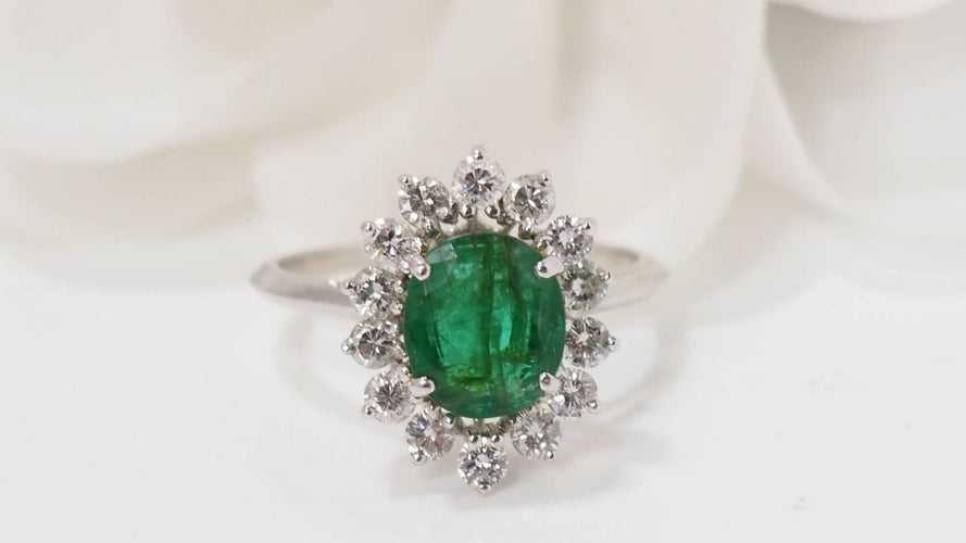 Bague 58.5 Bague marguerite en or blanc; Emeraude et diamants 58 Facettes 31956