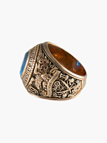 Bague Chevalière Université Américaine 58 Facettes