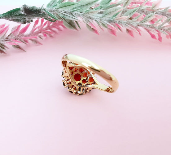 Bague 54.5 Bague Fleur Grenats Or Jaune 58 Facettes AA 1485