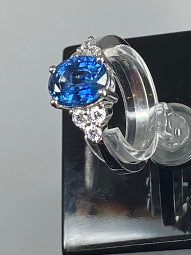 Bague 53 Bague de fiançailles en or, saphir, diamants 58 Facettes