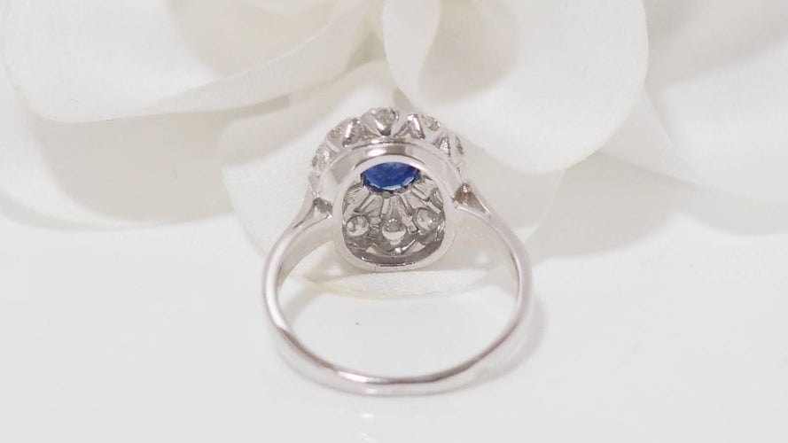 Bague 52 Bague marguerite en or blanc, saphir et diamants 58 Facettes 31169