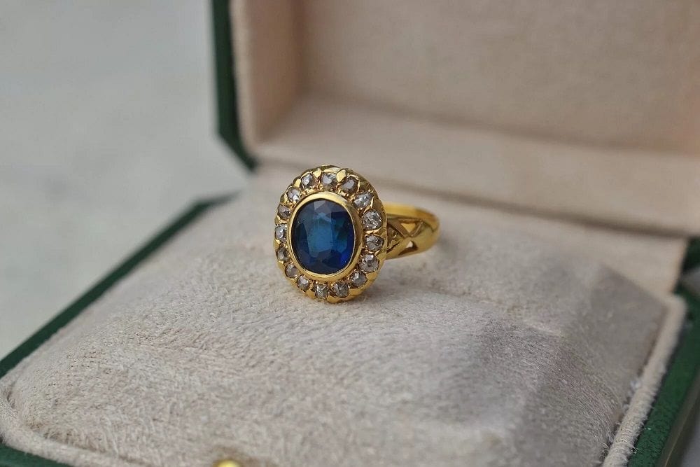 Bague Marguerite Diamants et verre bleu 58 Facettes Ref1827