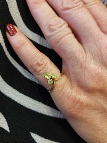 Bague 50 BAGUE ANCIENNE FLEUR DE LYS PÉRIDOTS 58 Facettes 069341