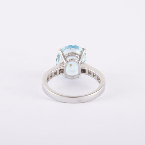 Bague 53 Bague en or blanc, diamants, avec une aigue-marine 58 Facettes
