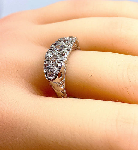 Bague 56 Bague en platine pavée de diamants. Epoque Art Deco. 58 Facettes AB265