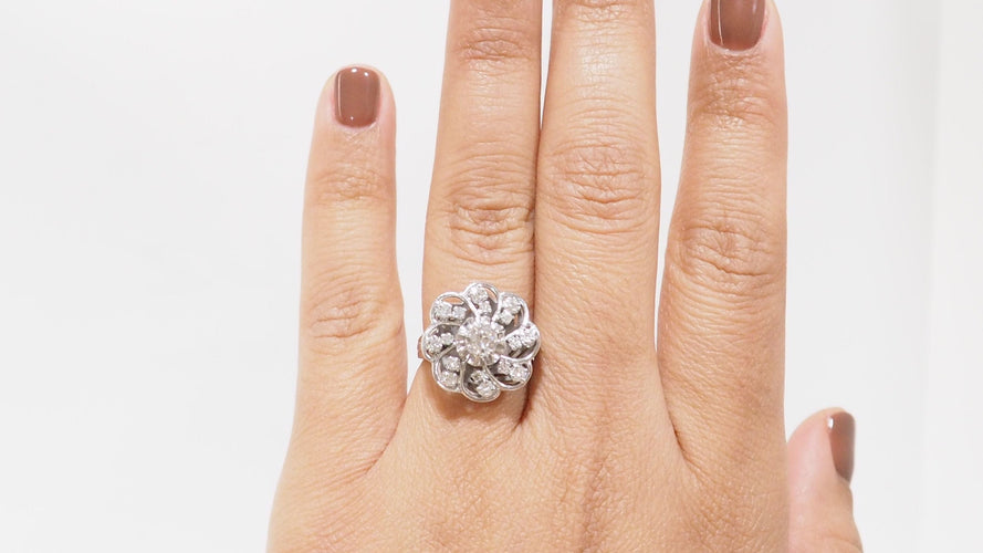 Bague 52 Bague marguerite en or blanc platine et diamants 58 Facettes 32491