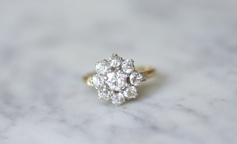 Bague Bague marguerite ancienne diamants 2.30 Cts 58 Facettes