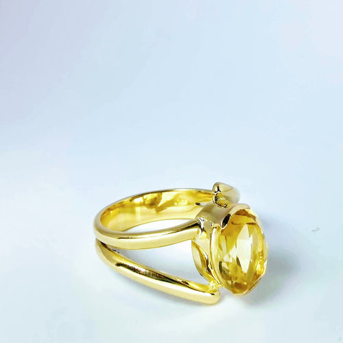 Bague Bague en or jaune et citrine 58 Facettes 5579