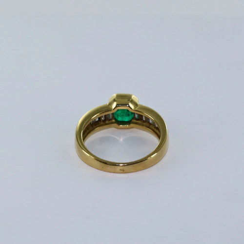 Bague 52 Bague émeraude et diamants 58 Facettes