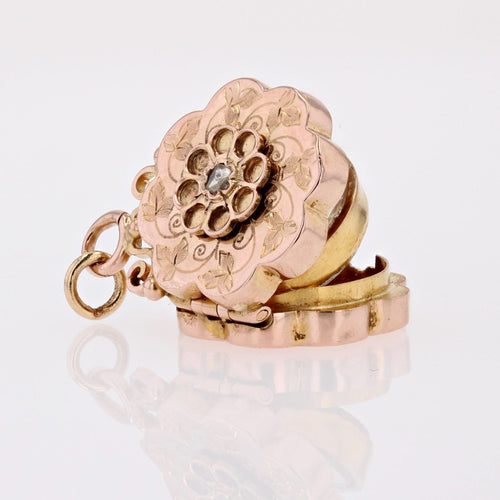 Pendentif Médaillon ancien or rose ciselé diamant 58 Facettes 19-631A