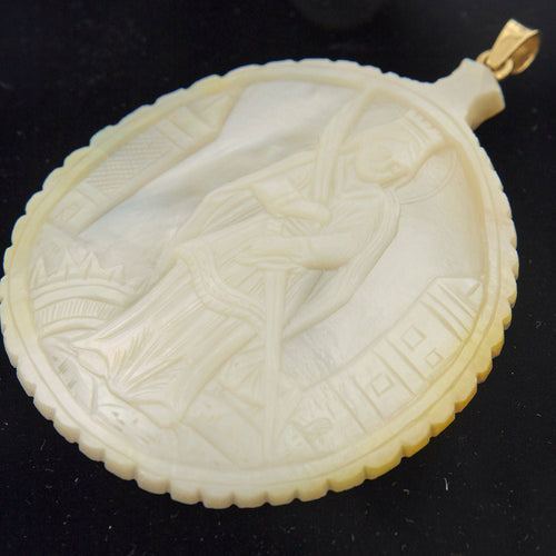 Pendentif Pendentif nacre sculptée 58 Facettes 25488-1