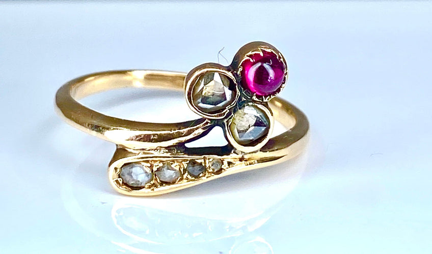 Bague 58 Bague Or jaune Diamants Pierre rouge 58 Facettes AB279