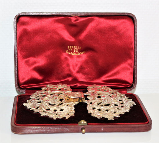 Accessoire Boucle De Cape Dans Son écrin En Vermeil Néo-Renaissance Wiese 58 Facettes 493
